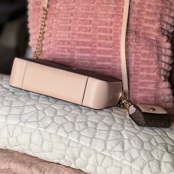 BRAND NEW. MICHEAL KORS CROSSBODY & Air Pods Case. Brown & blush Pink - Picture 12 of 12